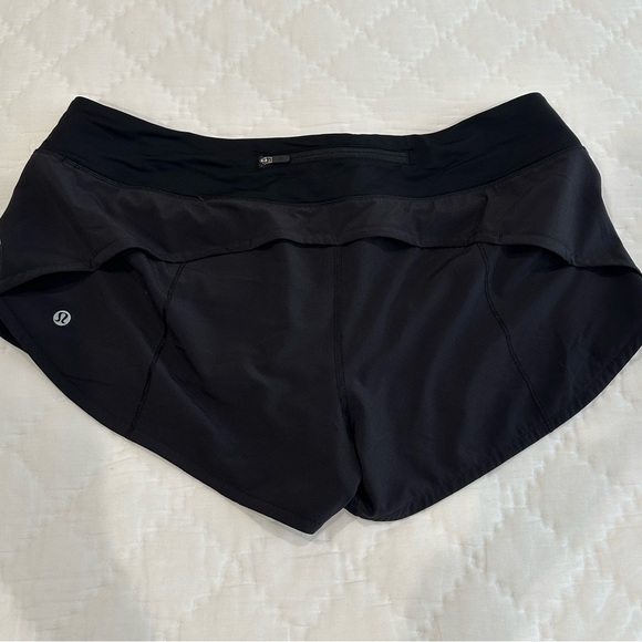Lululemon Black Speed Up Short. Low rise. 2.5 inseam. - Picture 3 of 5
